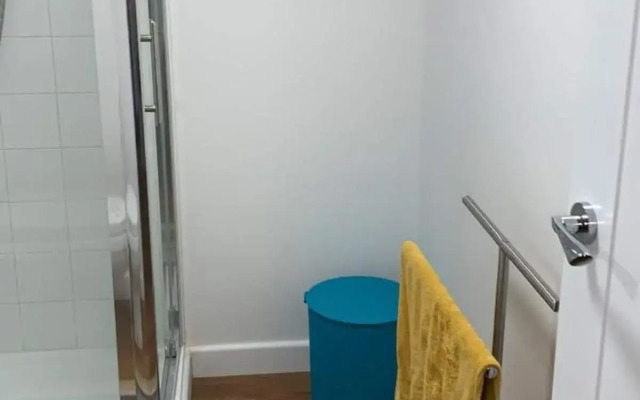 Linda's Annex-NEWLY BUILT separate entrance!!