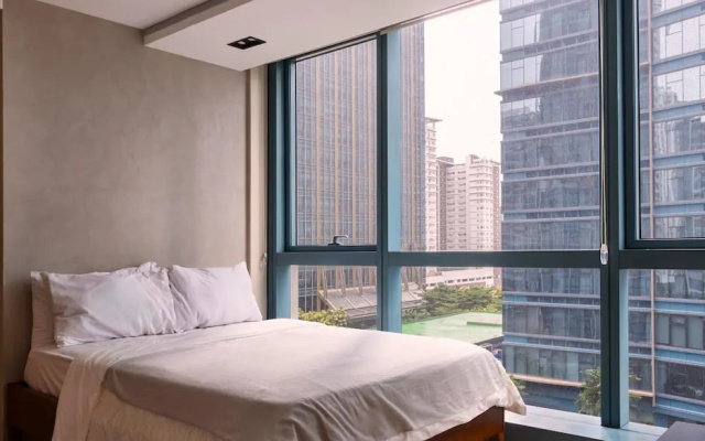 Luxury 2BR in Uptown Bgc, Free Pool use