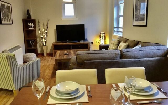 La Scala Inverness City Apartment