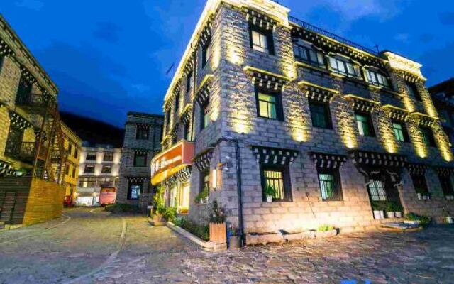 Daocheng Daruiyi Station Homestay