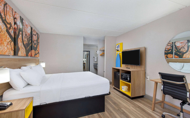 Days Inn by Wyndham Knoxville North