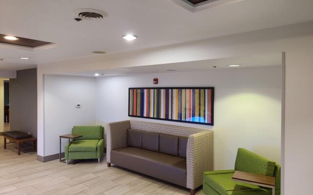 Holiday Inn Express & Suites Sheldon, an IHG Hotel