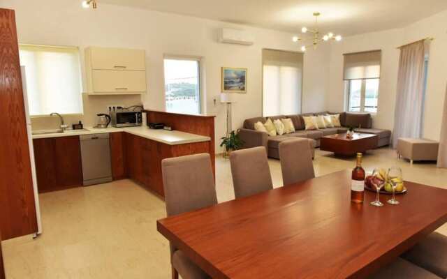 Christianna Luxury Apartment 2