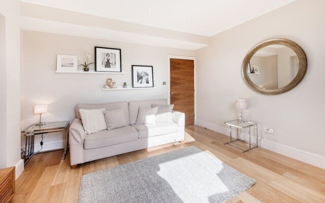 Bright & Modern 2bed in Earls Court