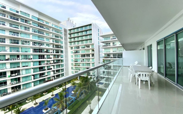 w Impeccable 2BR w Charming Balcony in CTG
