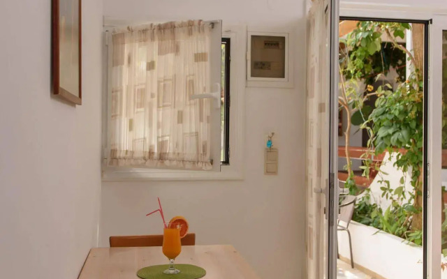 Nikos Hotel