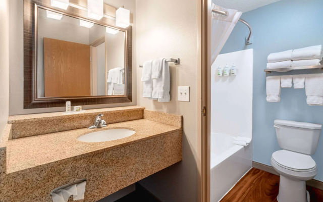 AmericInn by Wyndham Valley City - Conference Center