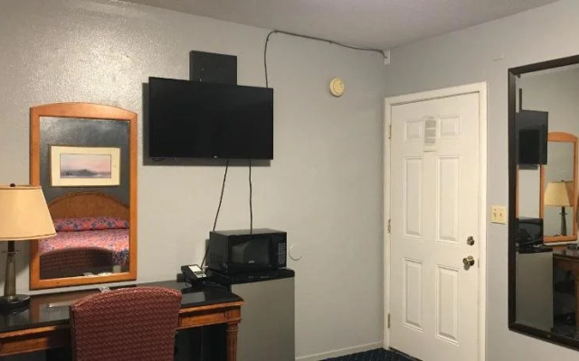 Travelers Inn