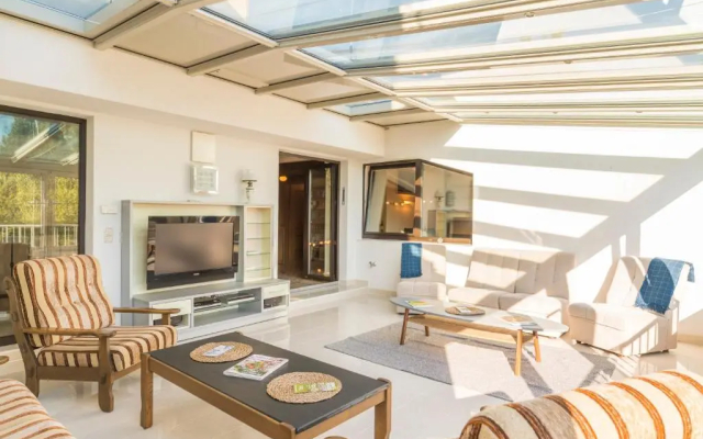 Yes, it is RETRO - Big Villa with Indoor Pool by ichbucheAT - Villas_and_Bungalows in Vienna - Photo 2