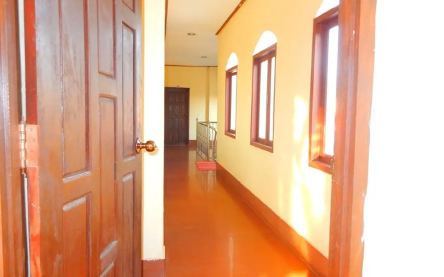 Vang Vieng Camellia Hotel