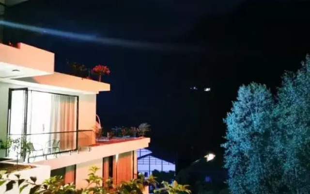 Ranqi Art Hostel