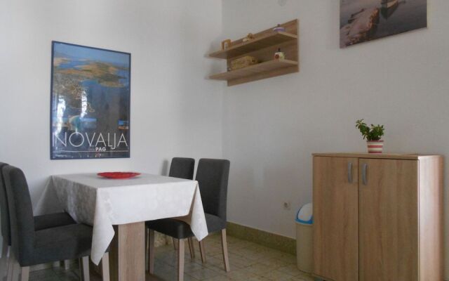 Apartment Near Novalja Center