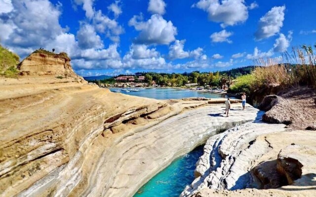 Traditional Greek Maisonette Antiperni