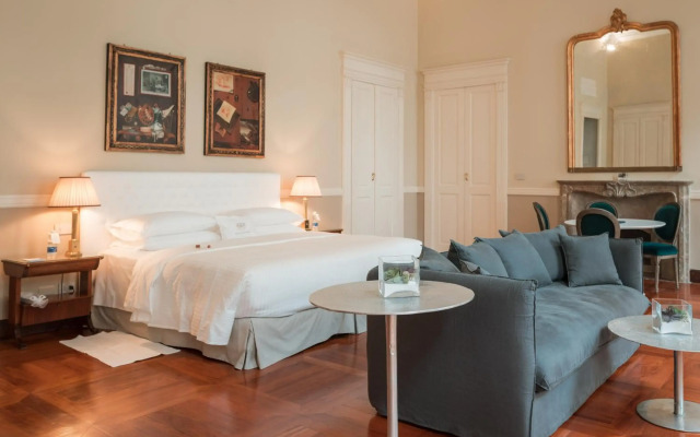 Royal Palace Luxury Suites & Hotel