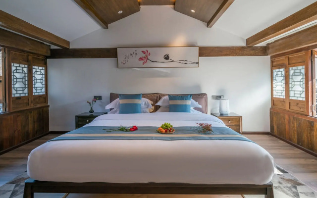 Lize Graceland Artistic Suite Inn