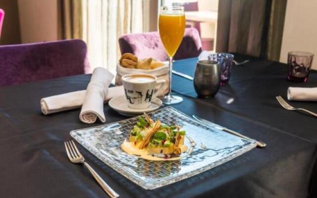 Magellan Deluxe Four