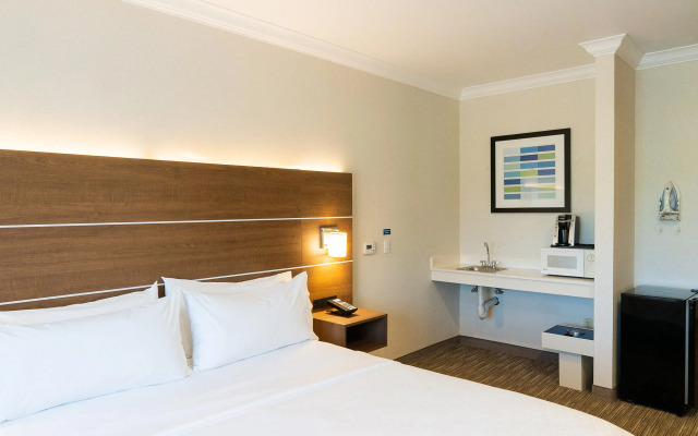 Holiday Inn Express & Suites Davis - University Area by IHG