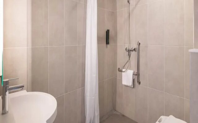 B&B HOTEL Massieux Genay