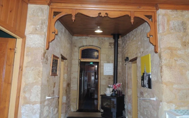 Wozza's B&B and Vault Cafe