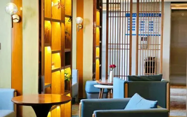 Qiyu Hotel (Chongqing Finance School Halo Shopping Park)