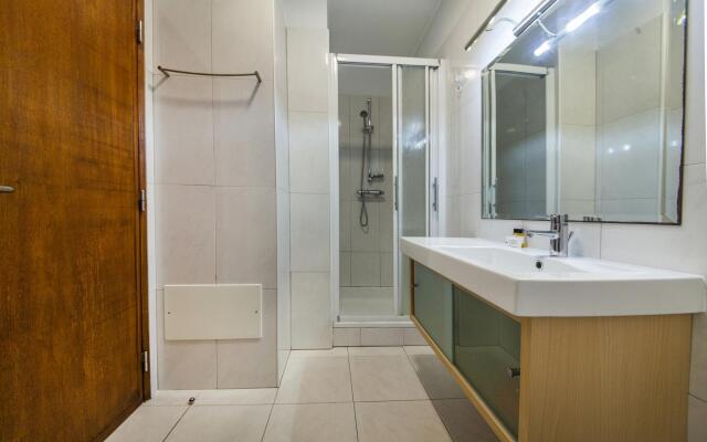 A01 - Marina Mirror Harbour