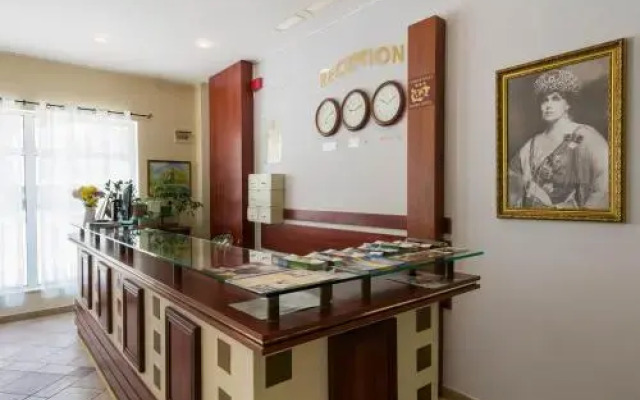 Akroza Hotel