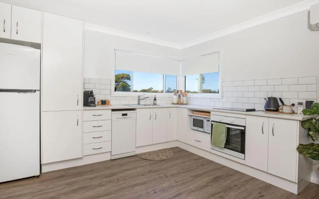 Periwinkle I Pet Friendly I 2 Mins Walk to Beach