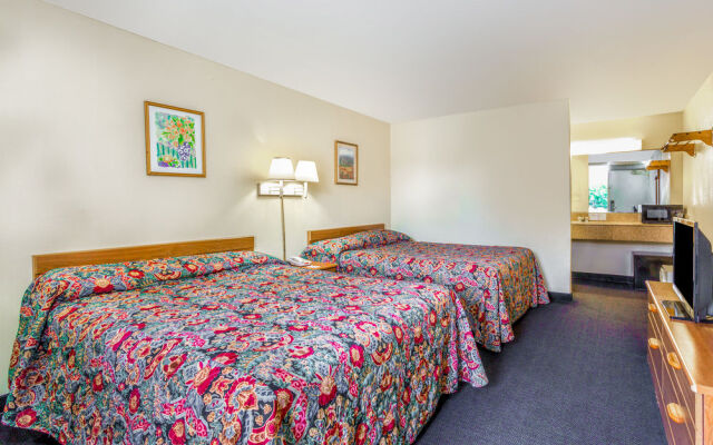 Travelodge Virginia Beach Bay Beach