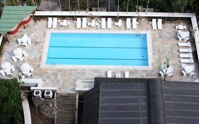 Carlton Hotel