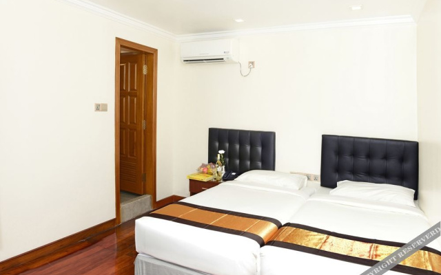 Hotel Bond