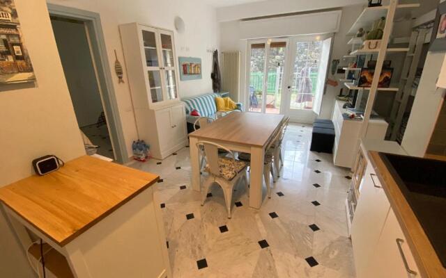 019 Luneta (011017-LT-0762)