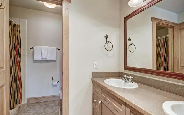 Newly Remodeled, Open Layout, with Incredible Views - CS302 by RedAwning