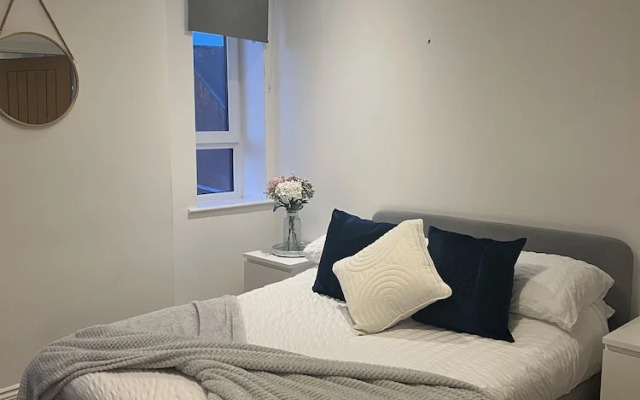 Hull Spacious Apartment 9
