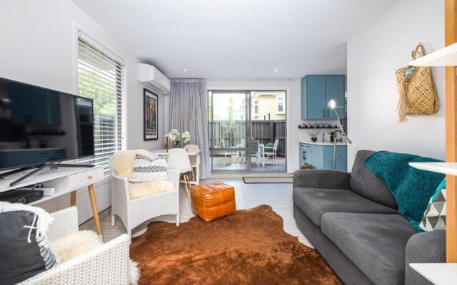 Riverside 1-Bed Apt - in the heart of the city