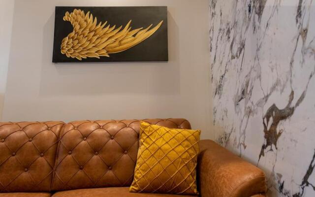 Maison De Luxx A8 Central