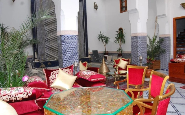 Room in B&B - Riad Authentic Palace & Spa - Kenza