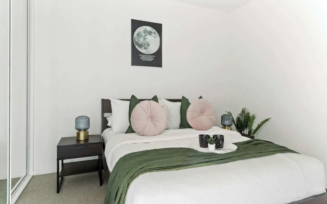 Pet-friendly Stylish 2BR Apt, Panoramic City Views – Guest Rooms – Melbourne