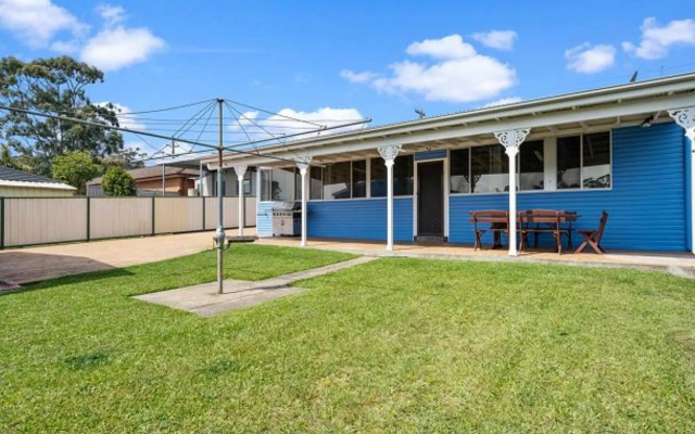Walk to Everything In Huskisson Central Location and Sleeps 10