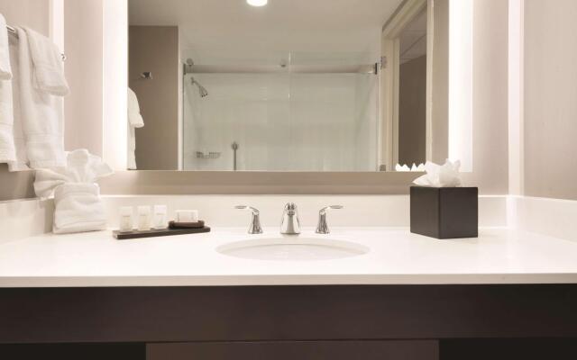 Embassy Suites by Hilton Milwaukee Brookfield
