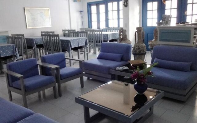 Remezzo Hotel & Studios