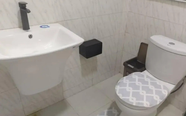 3 Bed Flat - Sleeps 6 - Parking - Wifi