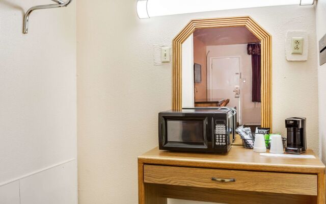 Rodeway Inn & Suites Raton