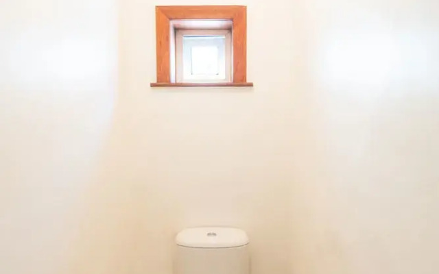 Windsor Apartment with Parking
