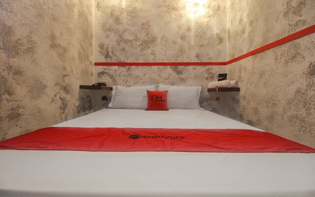 RedDoorz near Medan Plaza
