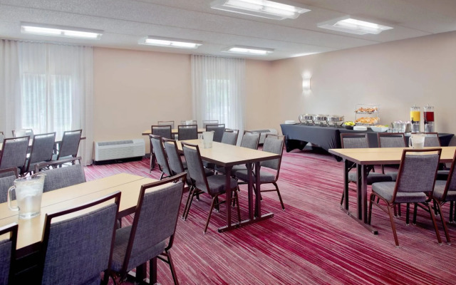 Courtyard by Marriott Raleigh/Cary