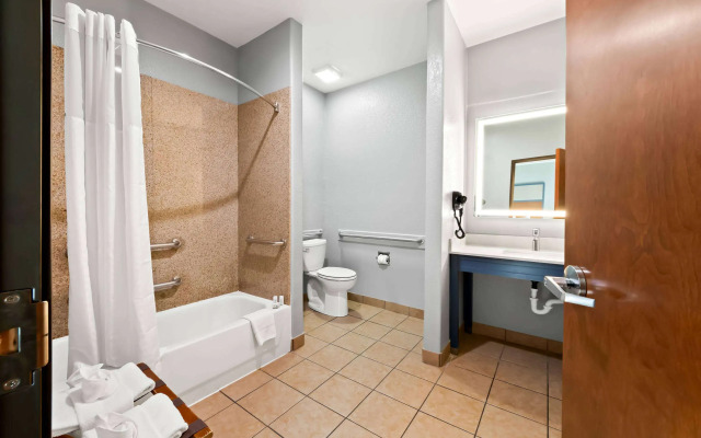 AmericInn by Wyndham New Braunfels