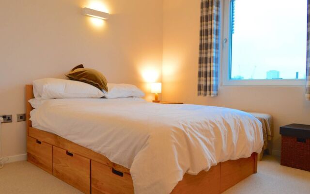 2 Bedroom Canal Apartment Close to Shoreditch