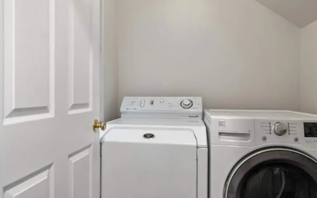 Taft at Old Mill - Pet-friendly & Near Downtown