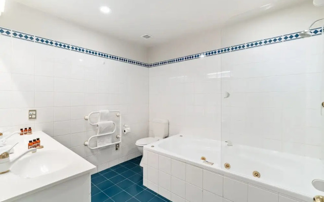 Lakefront Living At Remarkables - West