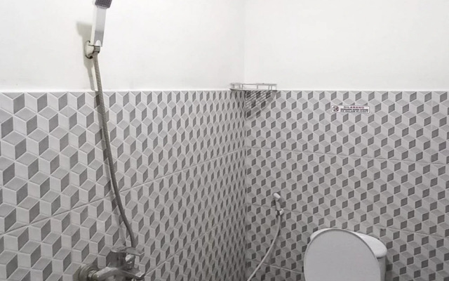 RedDoorz @ Luxury Homestay near Aloha Waru Surabaya